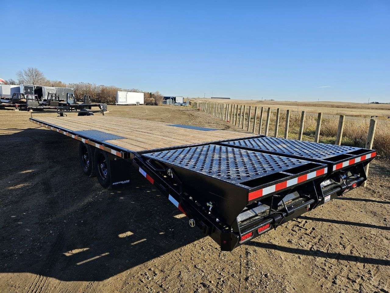 2025 Southland HBA 8'6" x 30' Beavertail Deckover