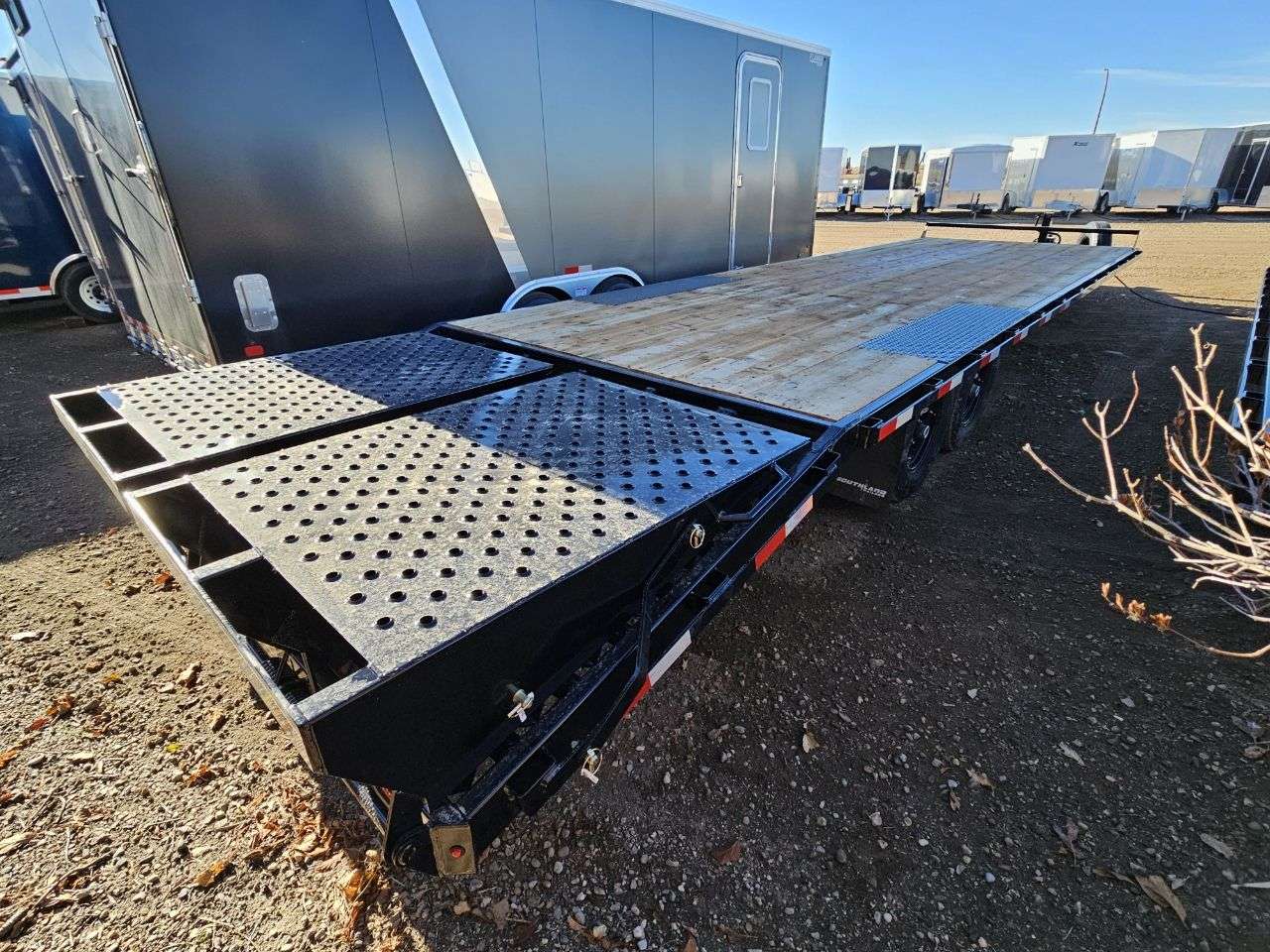 2025 Southland HBA 8'6" x 30' Beavertail Deckover