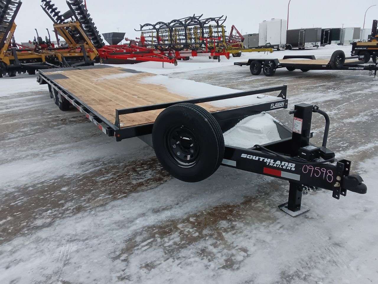 2025 Southland HBA 8'6" x 30' Beavertail Deckover