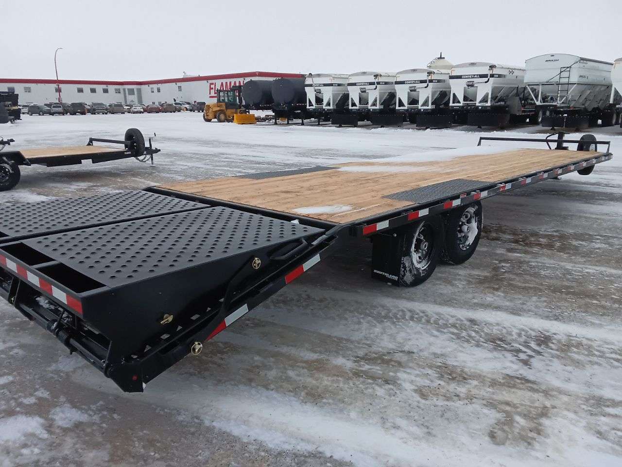 2025 Southland HBA 8'6" x 30' Beavertail Deckover