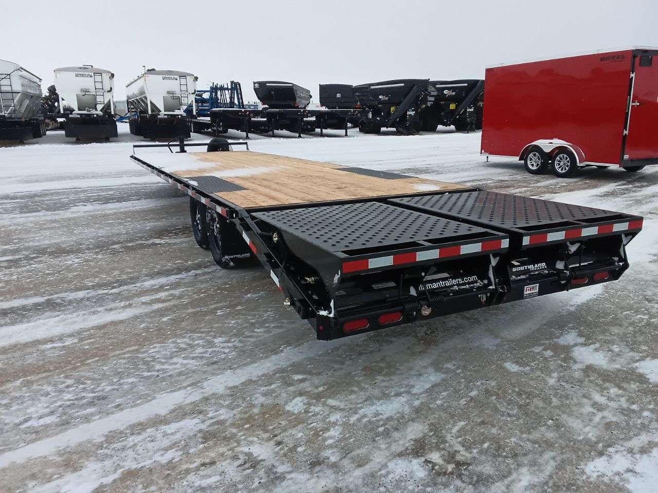 2025 Southland HBA 8'6" x 30' Beavertail Deckover