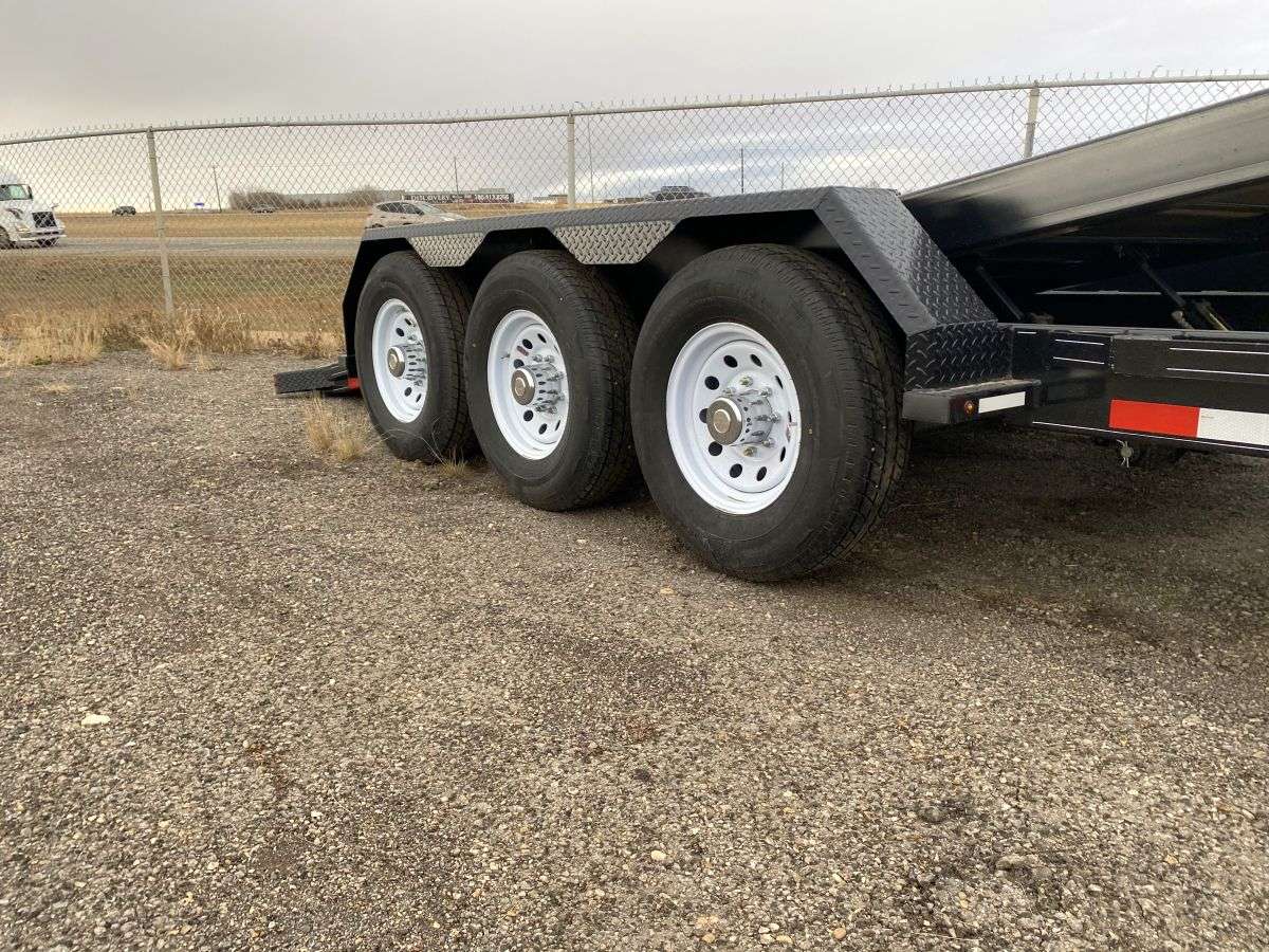 2025 Trailtech 24' Lowboy Flat Deck Tilt Trailer