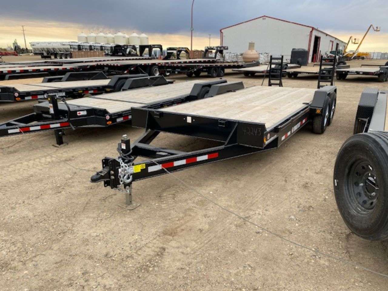 2025 Trailtech CELR 8'6" x 20' Beavertail Flat Deck