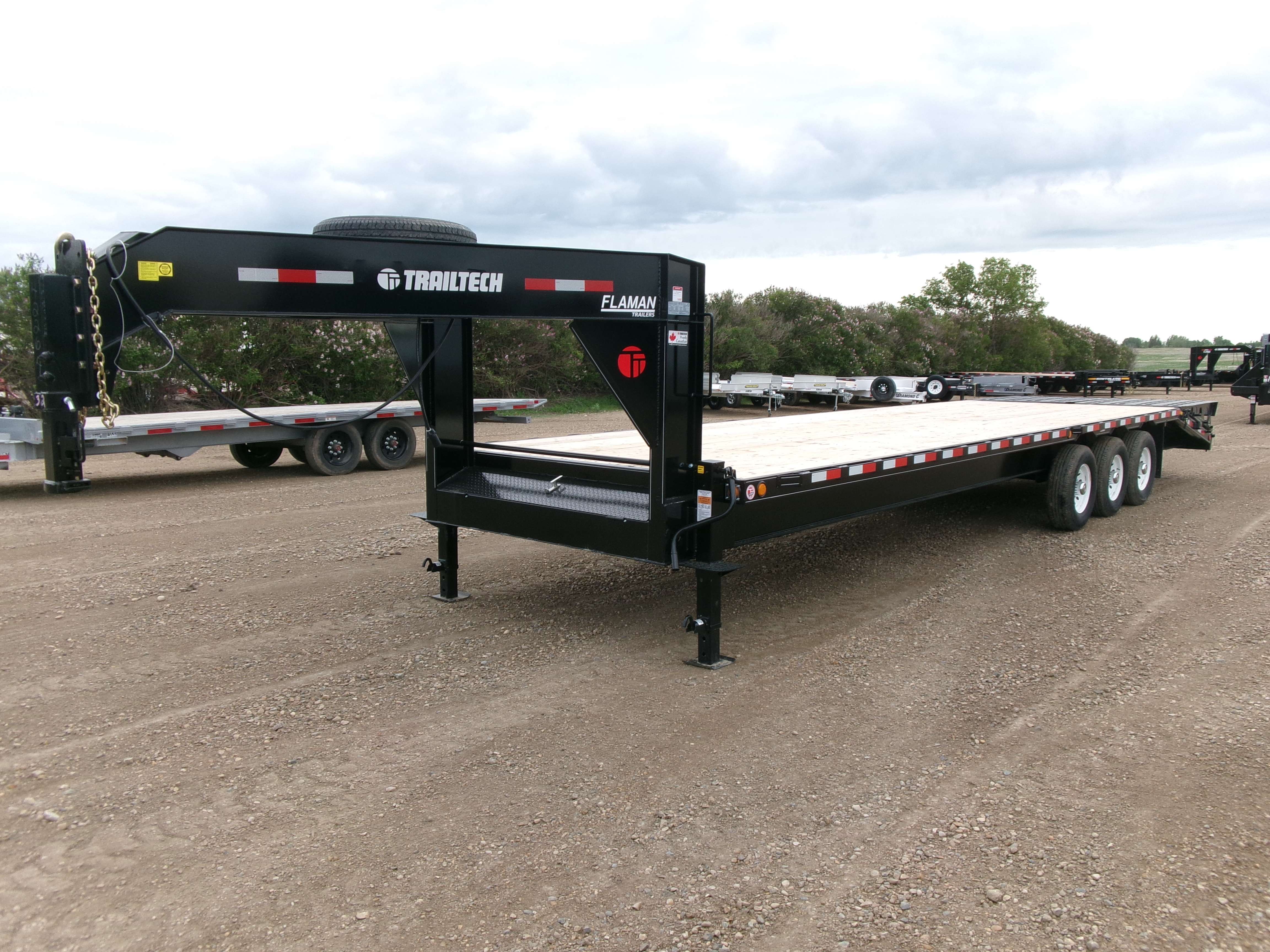 2025 Trailtech H370 8'5" x 32' Gooseneck Flat Deck