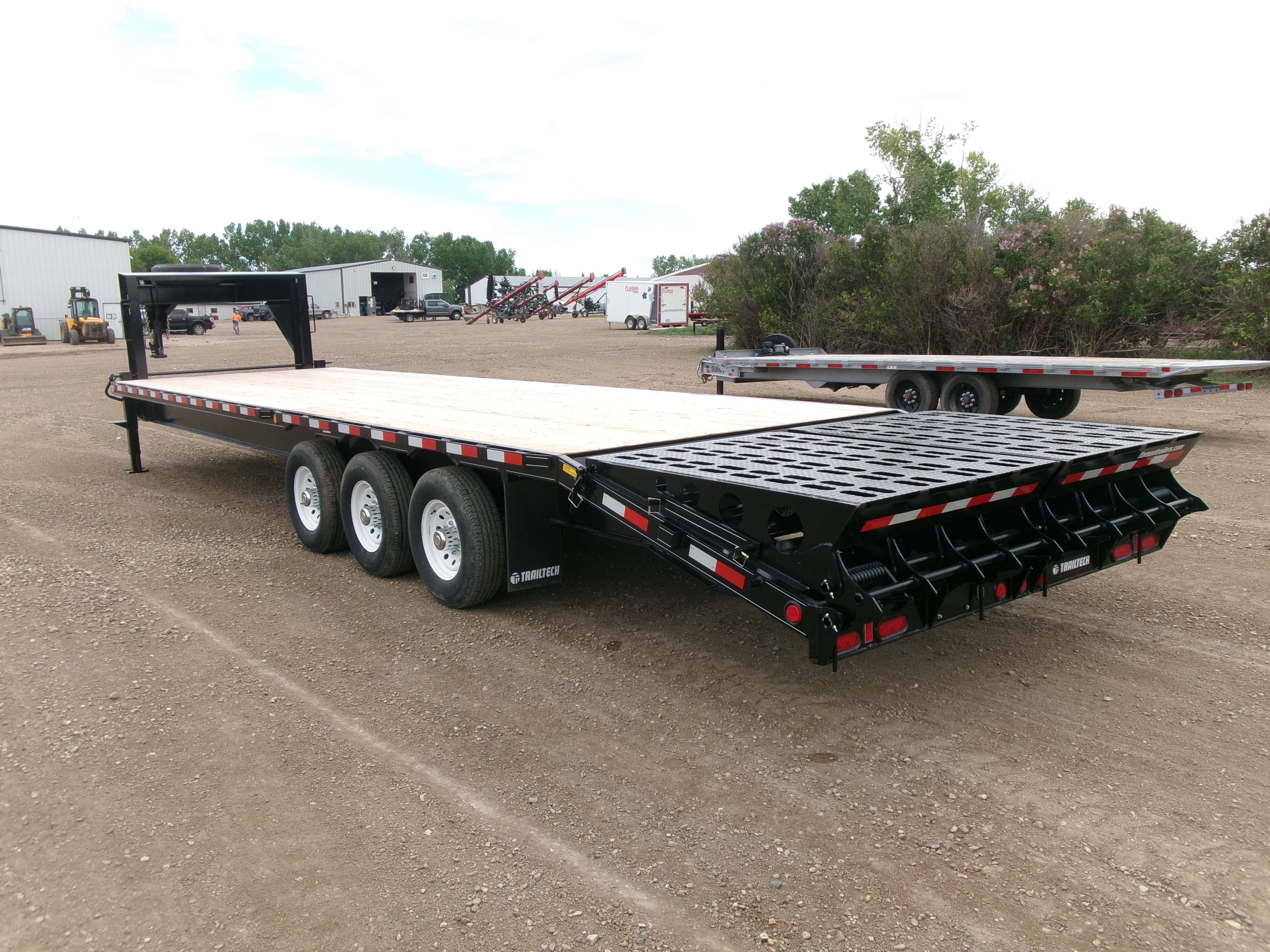 2025 Trailtech H370 8'5" x 32' Gooseneck Flat Deck