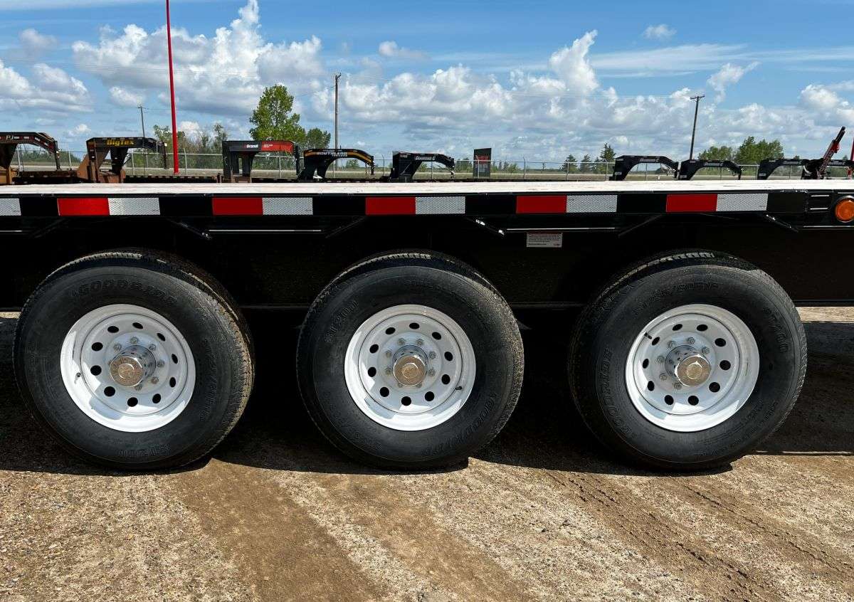 2025 Trailtech H370 8'5" x  32' Gooseneck Flat Deck