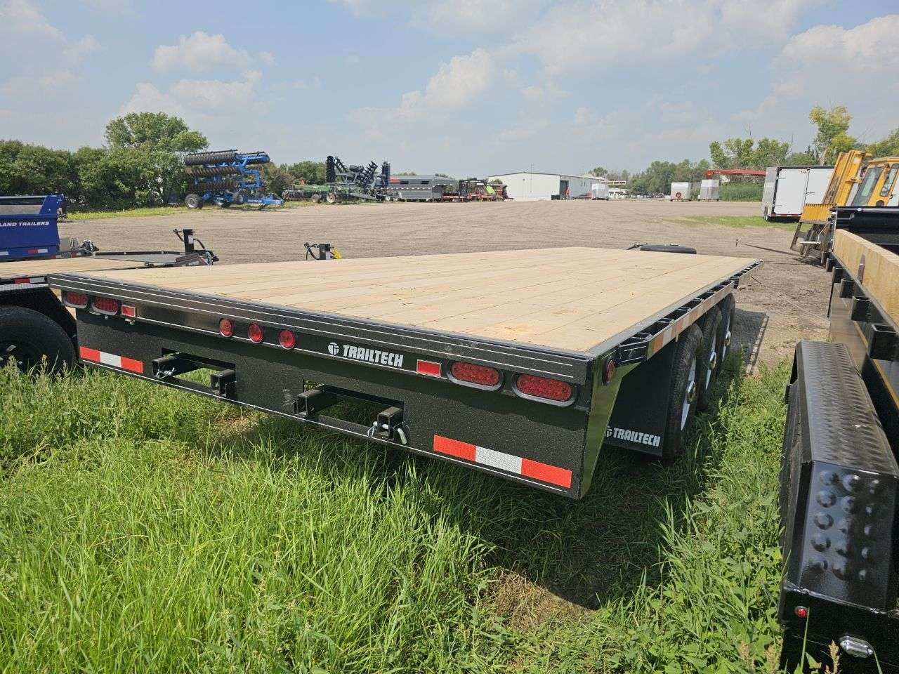 2025 Trailtech H370 8'6" x 24' Deckover Trailer