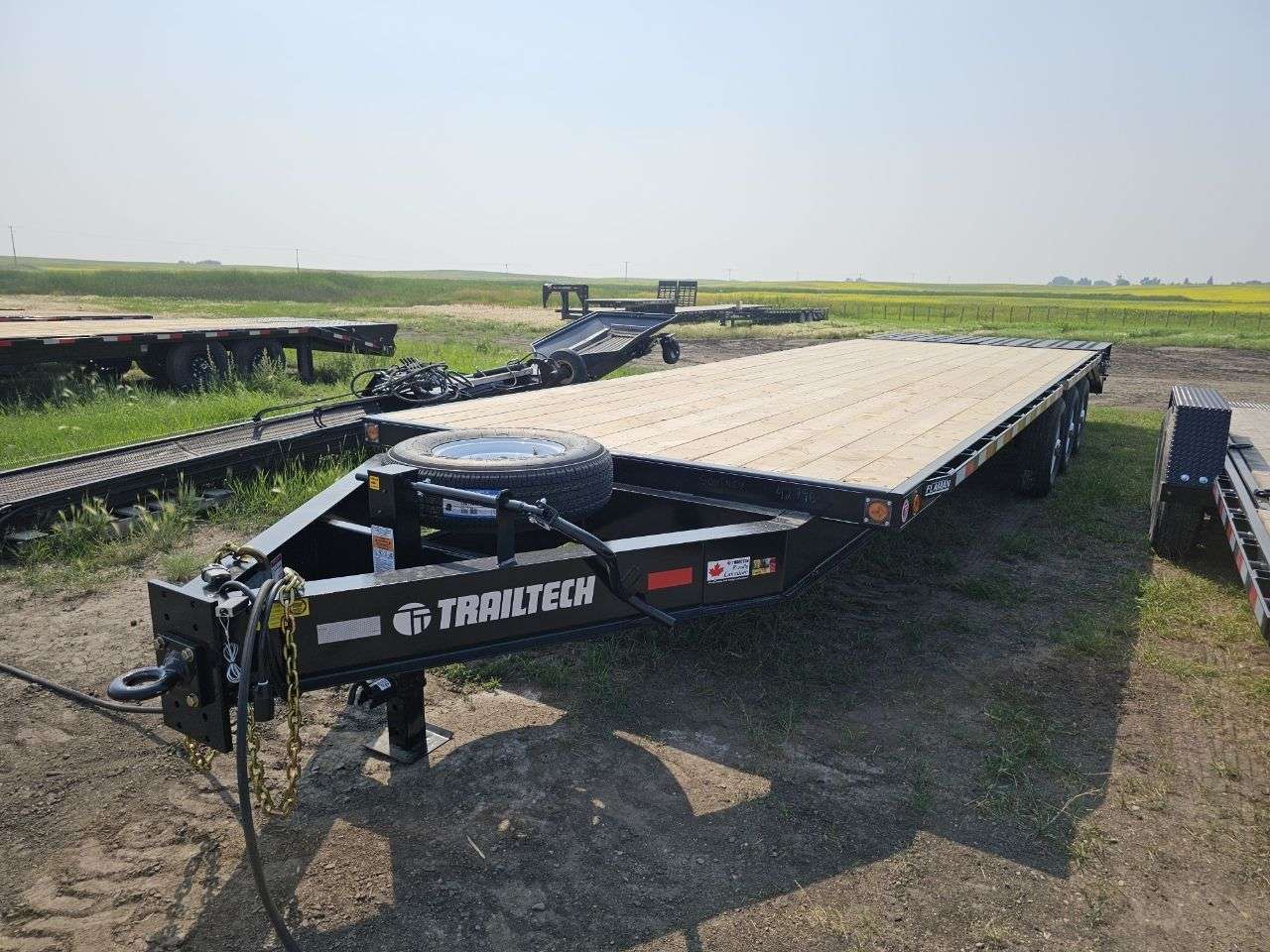 2025 Trailtech H370 8'6" x 29'6" Beavertail Deckover Trailer