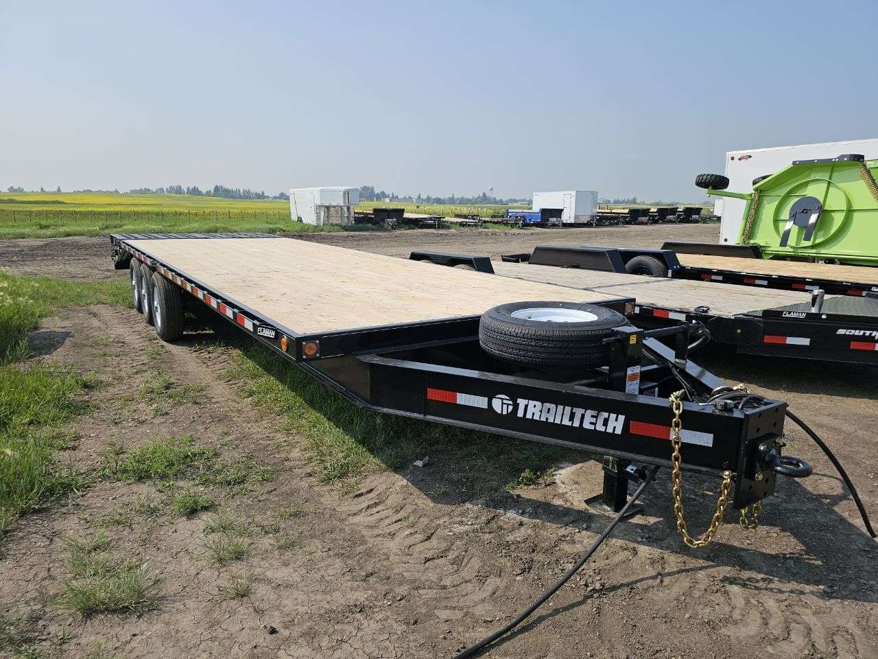 2025 Trailtech H370 8'6" x 29'6" Beavertail Deckover Trailer