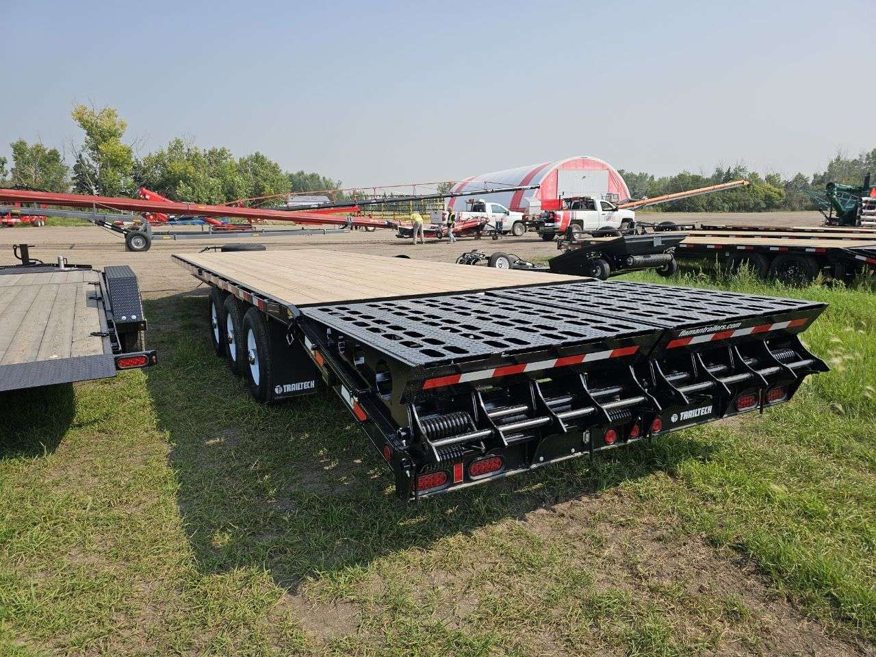 2025 Trailtech H370 8'6" x 29'6" Beavertail Deckover Trailer