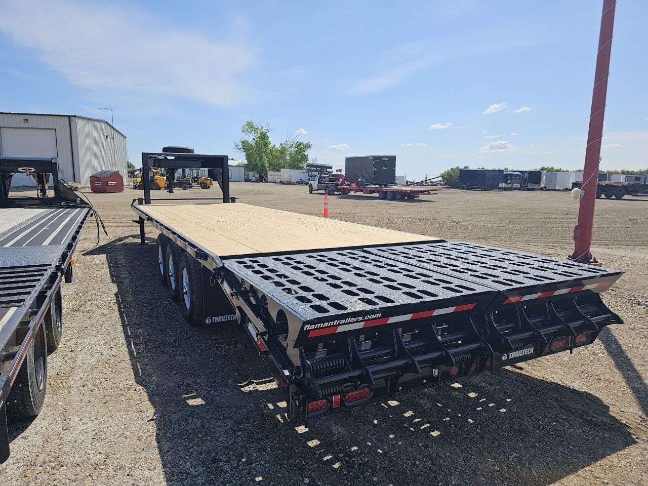 2025 Trailtech H370 8'6" x 29'6" GN Beavertail Deckover