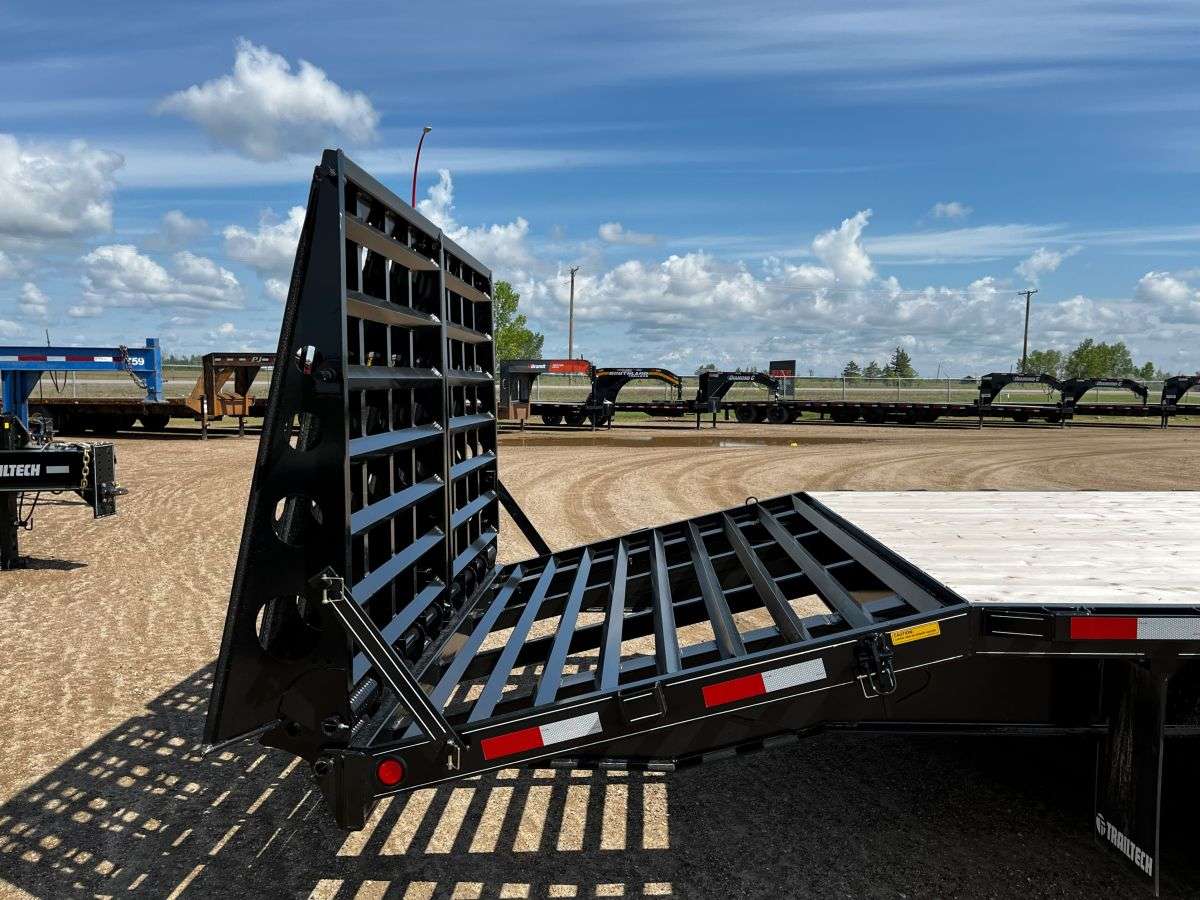 2025 Trailtech H370 8'6" x 32' GN BT Deckover Trailer