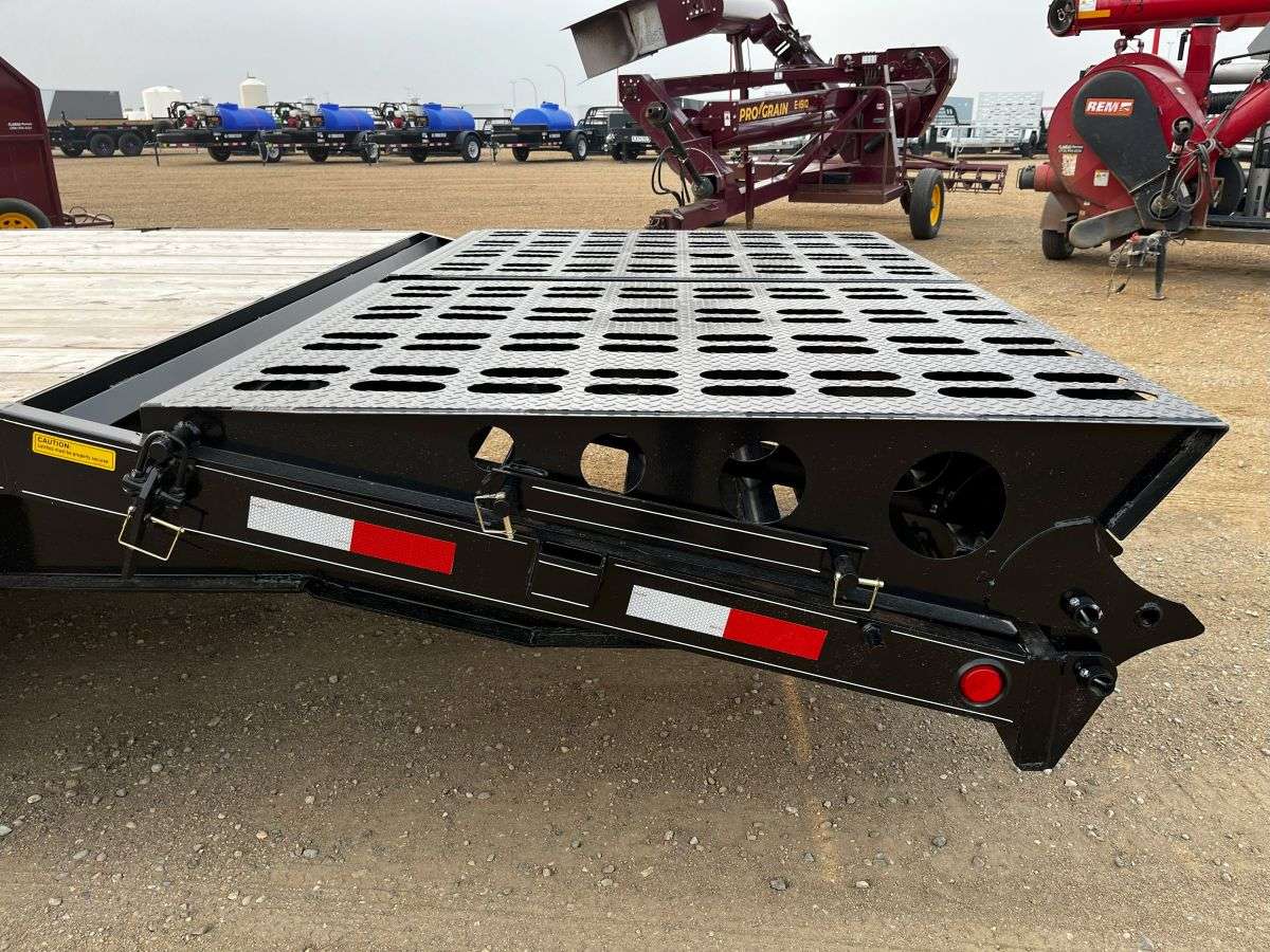 2025 Trailtech H370 8'6" x 32' Gooseneck Beavertail Deckover