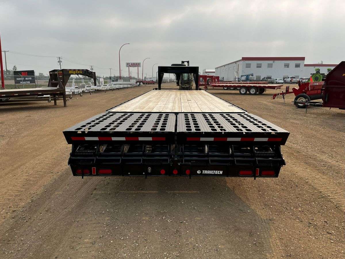 2025 Trailtech H370 8'6" x 32' Gooseneck Beavertail Deckover