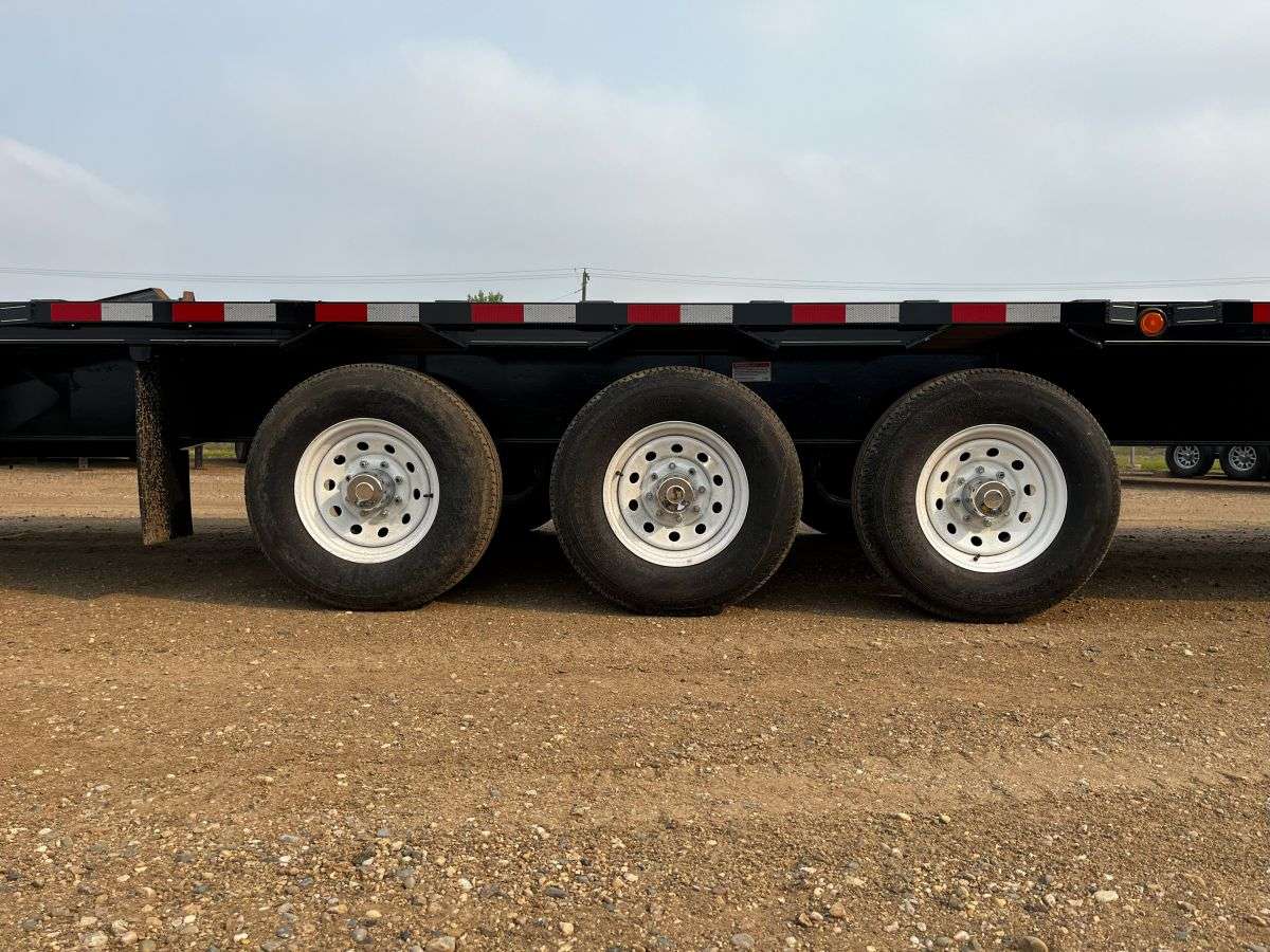 2025 Trailtech H370 8'6" x 32' Gooseneck Beavertail Deckover