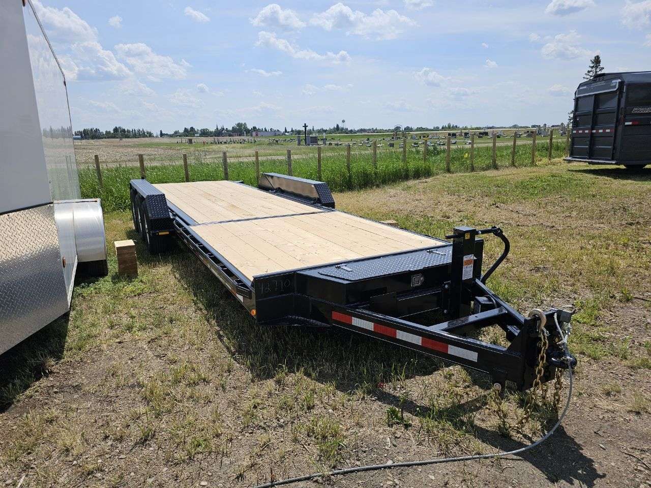2025 Trailtech L370 8'6" x 24' Partial Tilt