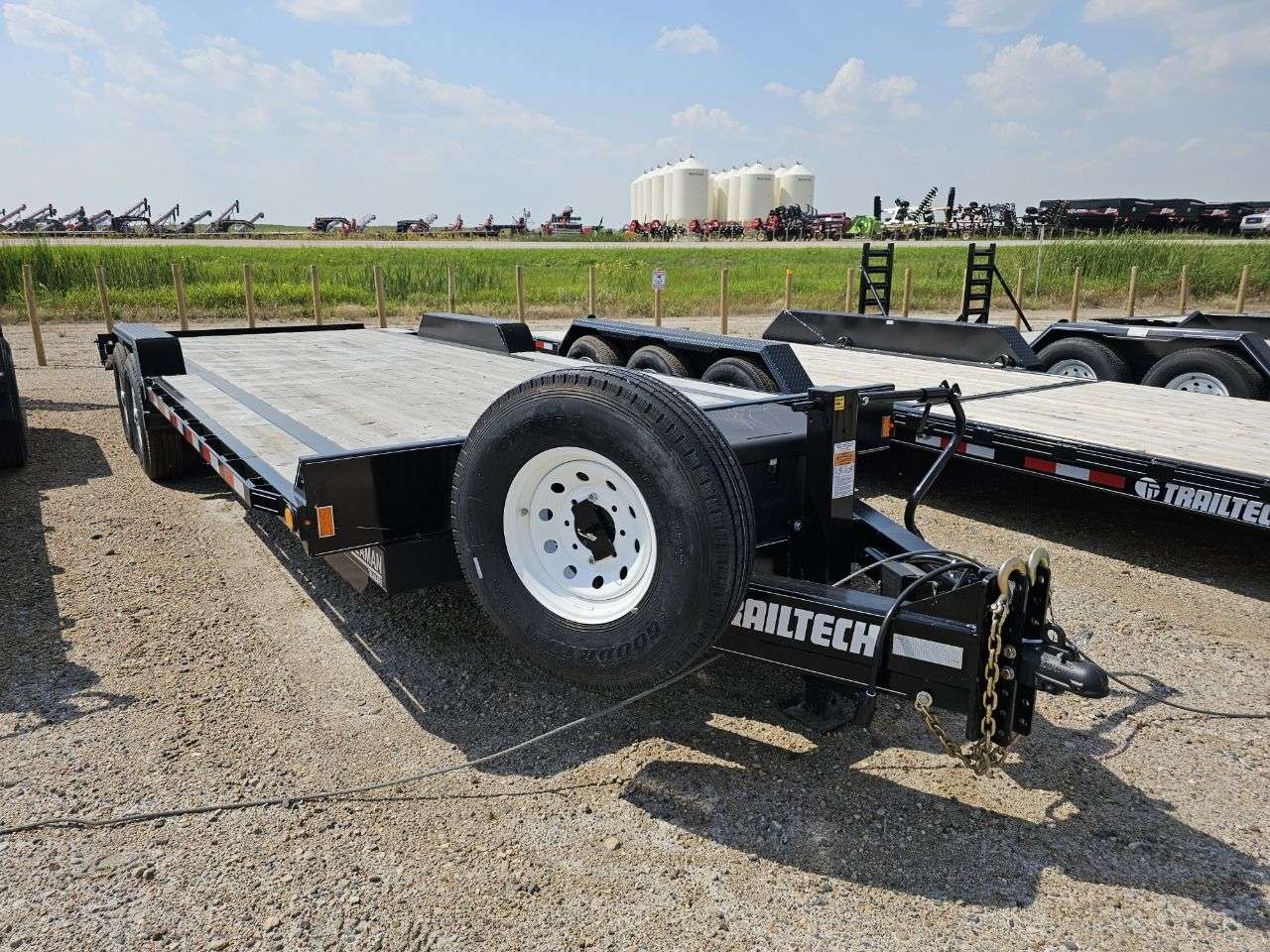 2025 Trailtech MD280 8'6' x 24' BT Mid-Deck Tilt Trailer