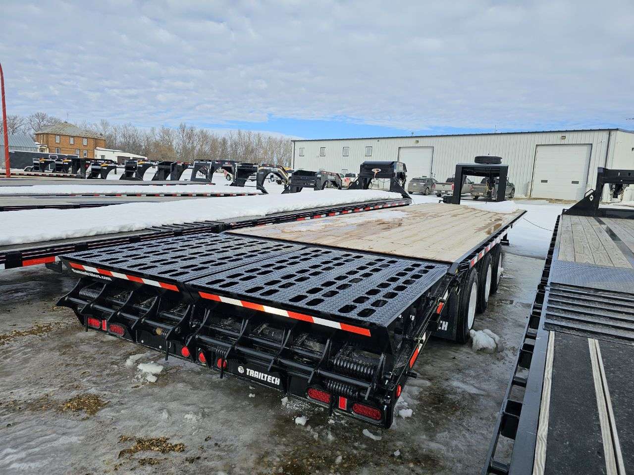 2025 Trailtech TD 8'6" x 30' GN BT Flat Deck Trailer