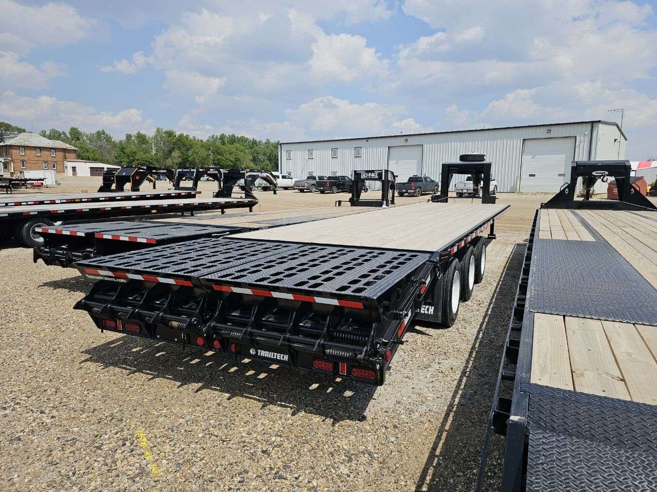 2025 Trailtech TD 8'6" x 30' GN BT Flat Deck Trailer