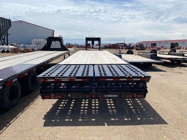 2025 Trailtech TD 8'6" x 31' Gooseneck Flat Deck