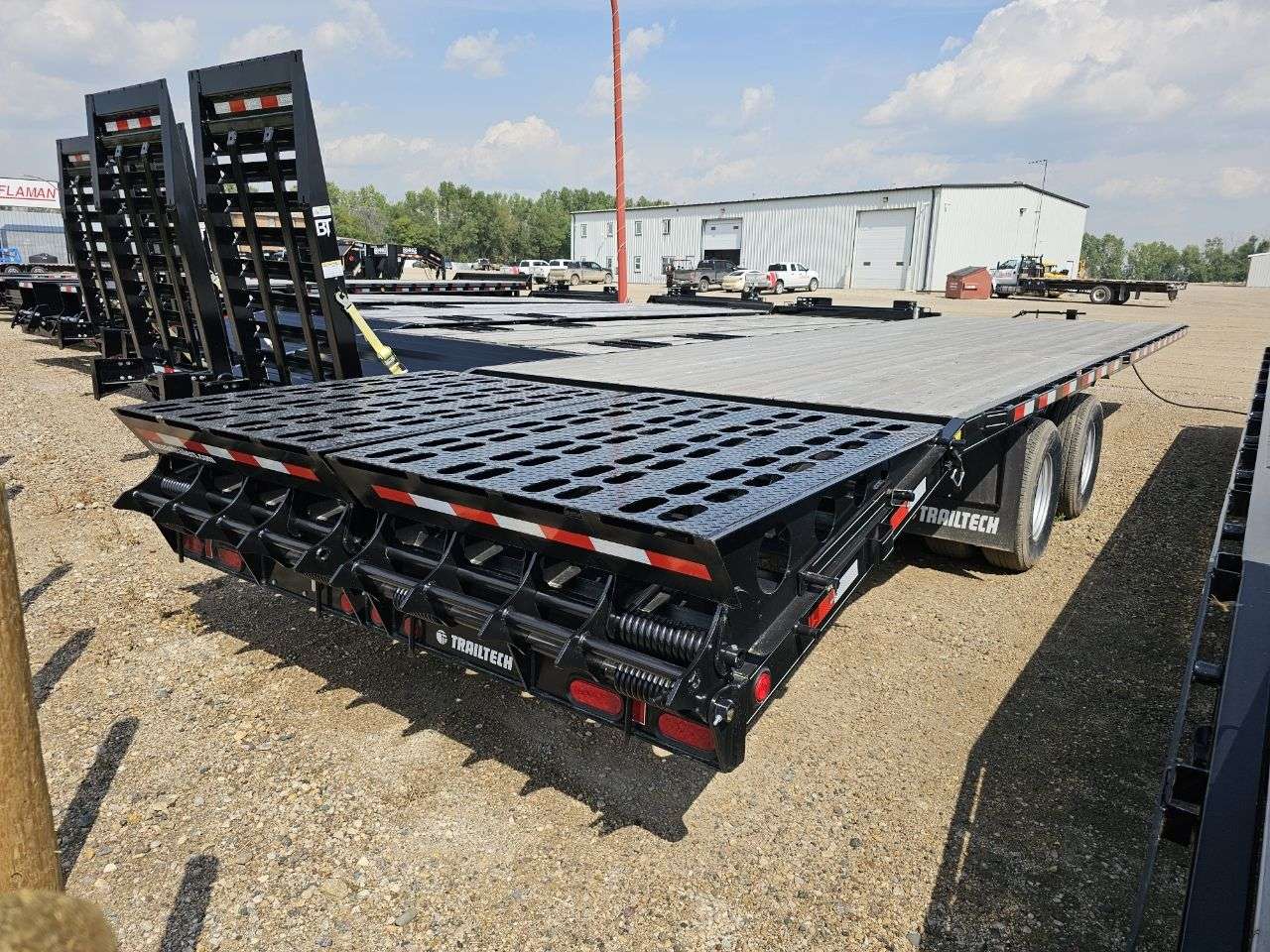 2025 Trailtech TD210 8'6" x 31' Beavertail Flat Deck Trailer