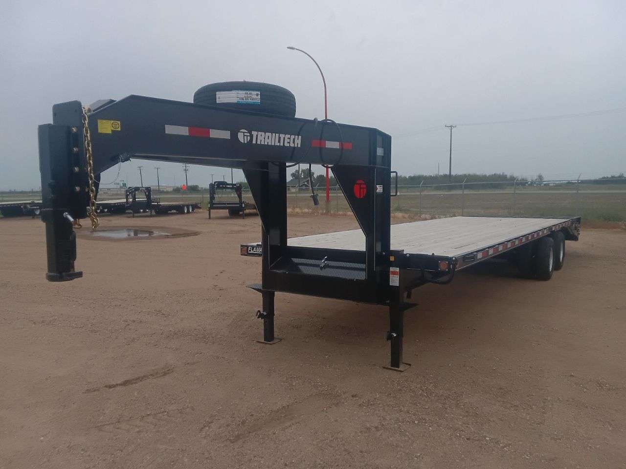 2025 Trailtech TD210 8'6" x 31' GN Beavertail Flat Deck