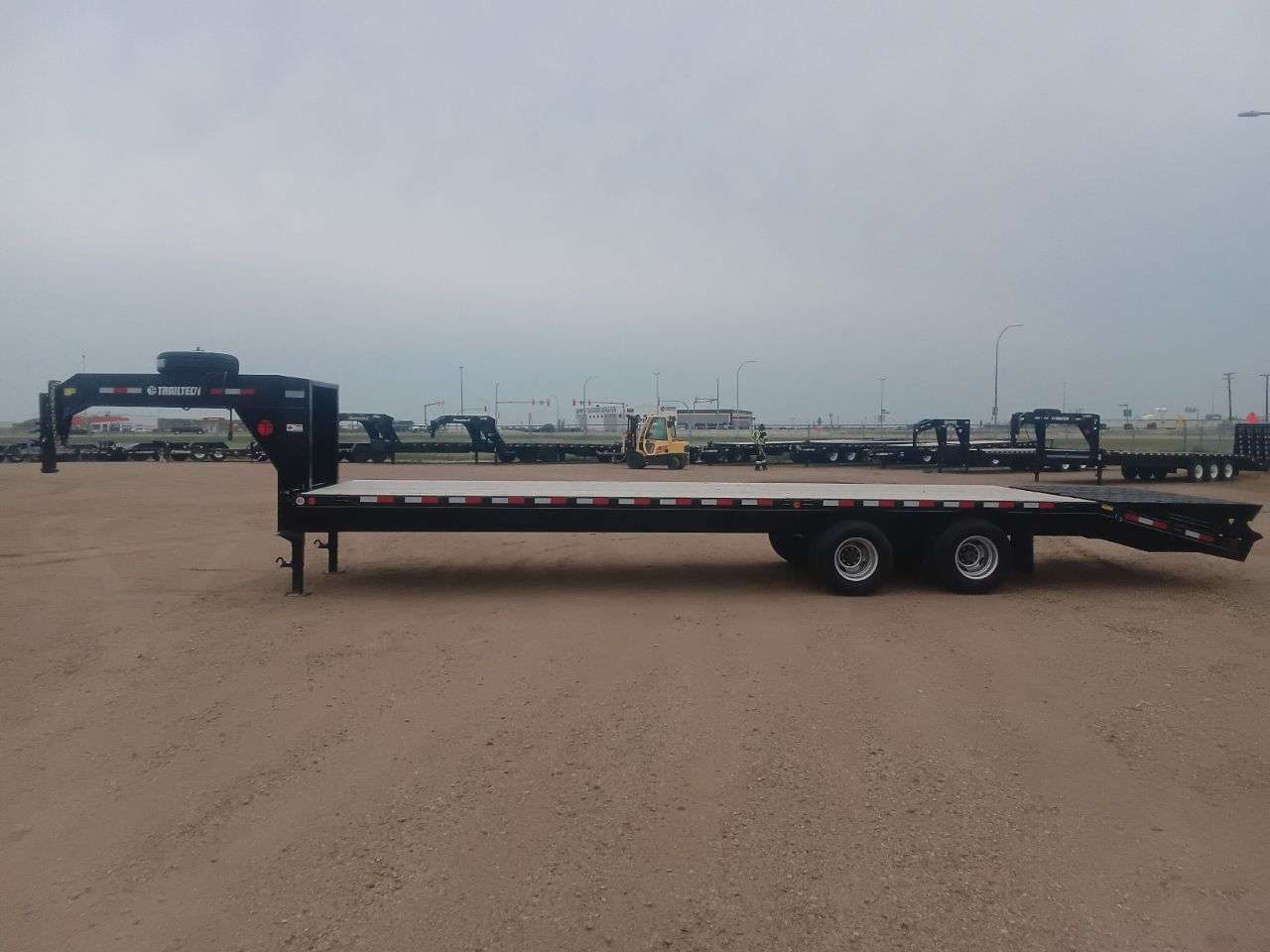 2025 Trailtech TD210 8'6" x 31' GN Beavertail Flat Deck