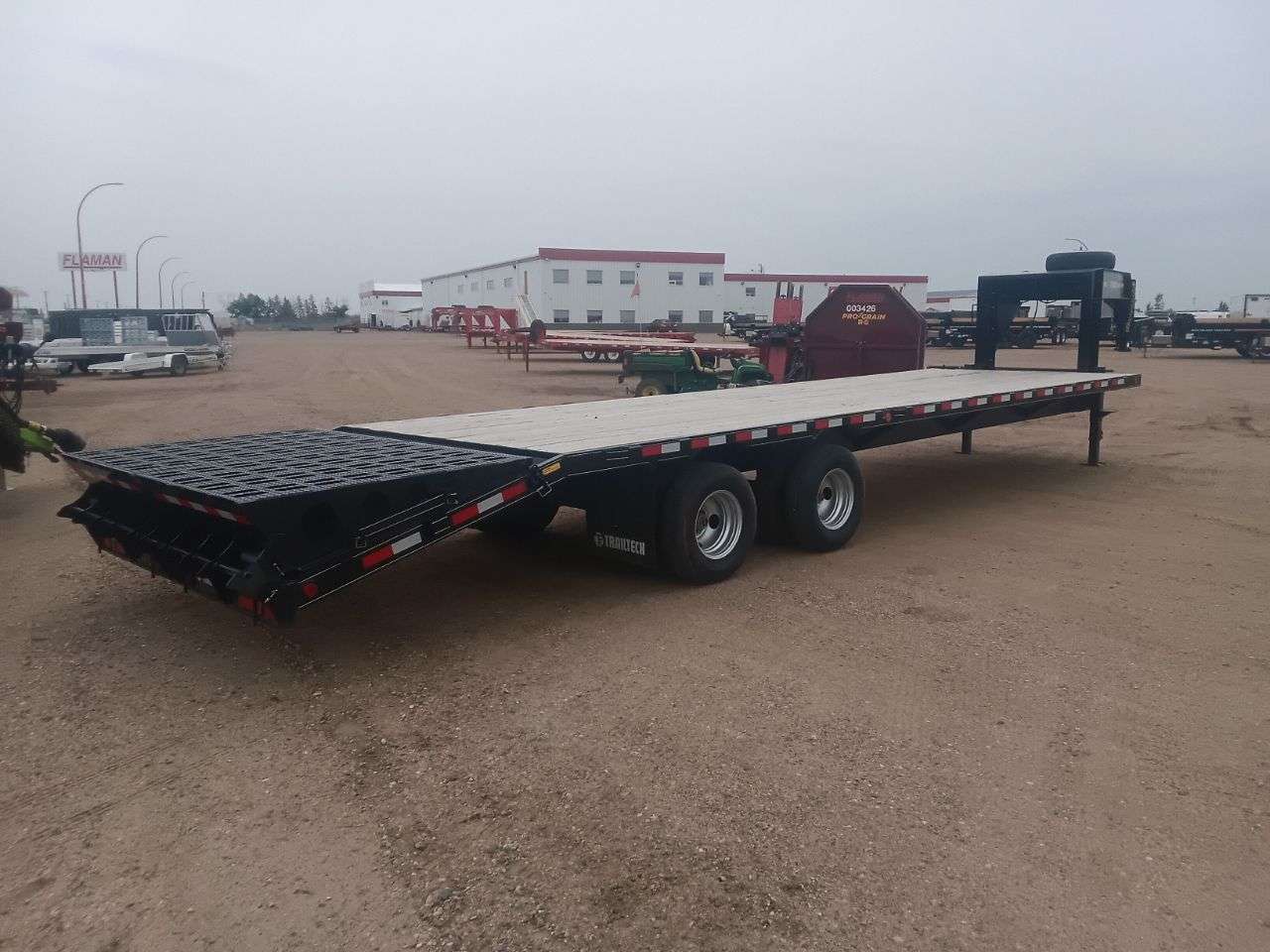 2025 Trailtech TD210 8'6" x 31' GN Beavertail Flat Deck