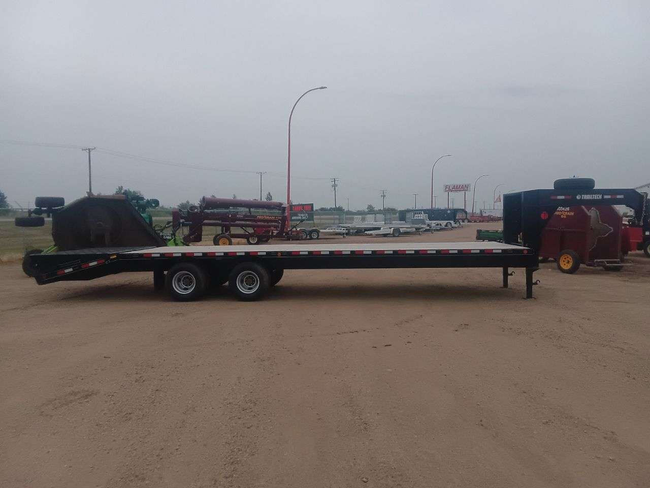 2025 Trailtech TD210 8'6" x 31' GN Beavertail Flat Deck