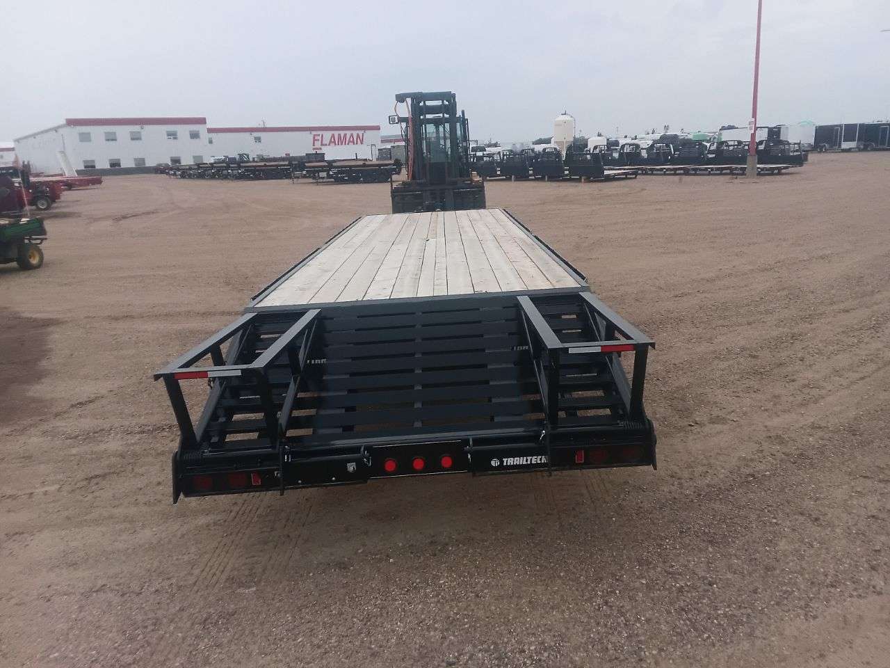 2025 Trailtech TD220 8'6" x 31' Pintle Beavertail Flat Deck