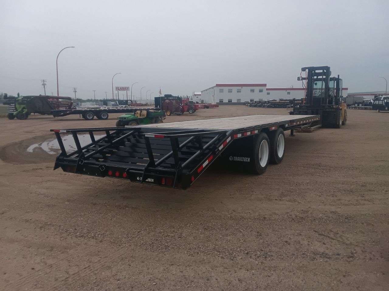 2025 Trailtech TD220 8'6" x 31' Pintle Beavertail Flat Deck