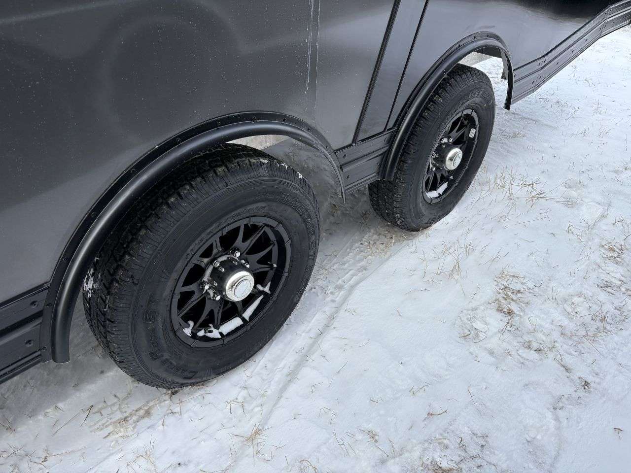 2026 ALCOM 8'6" x 22' + V-Nose Toy Hauler Trailer