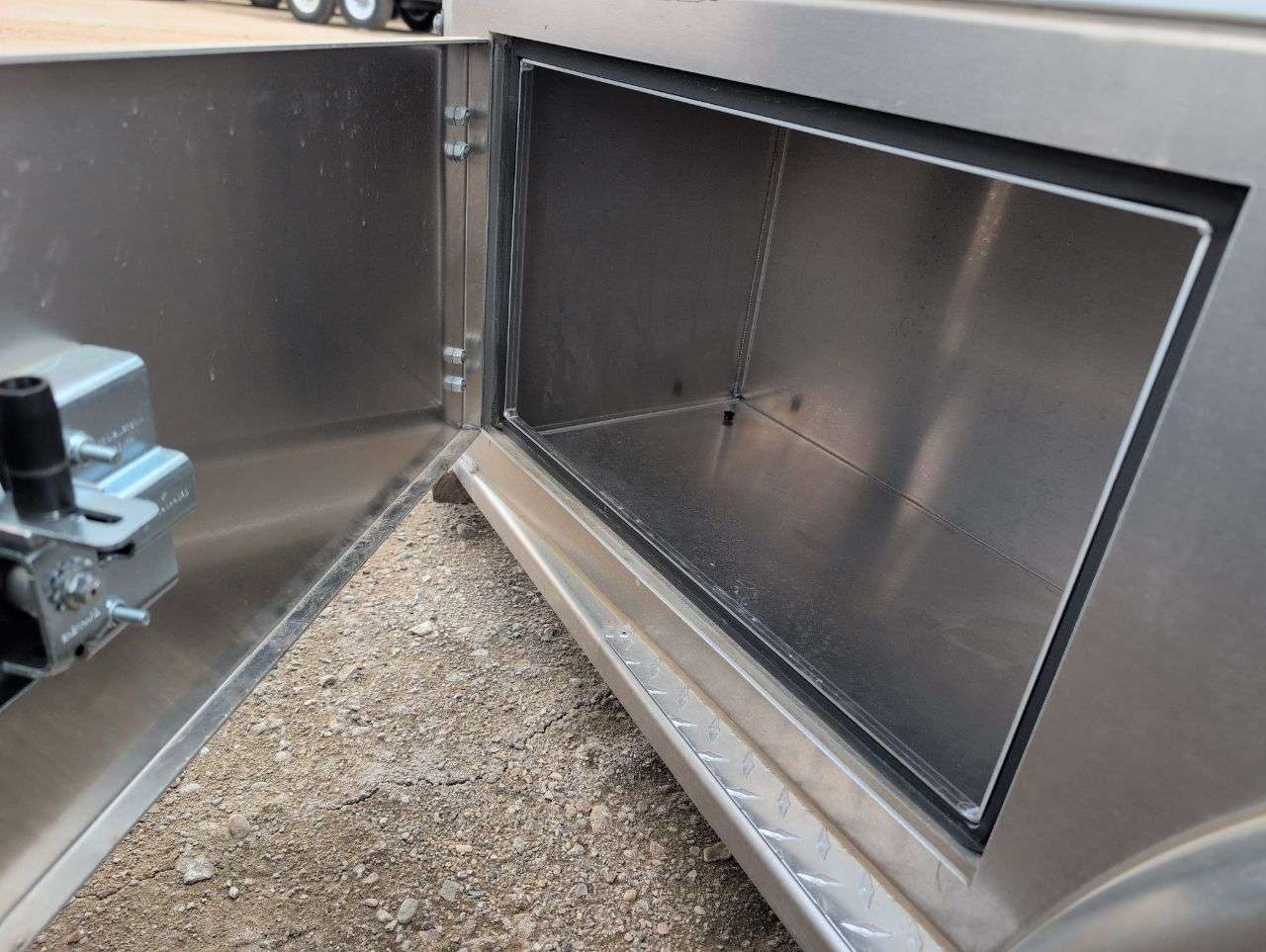 2026 CM 8'6" Aluminum Skirted Truck Deck