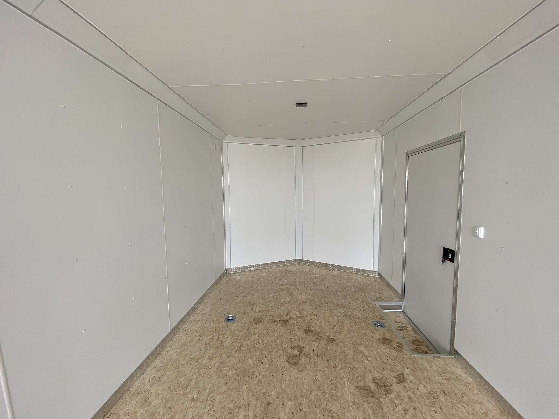 2026 Cross 8.5' x 26' Enclosed Wedge Nose Cargo Trailer