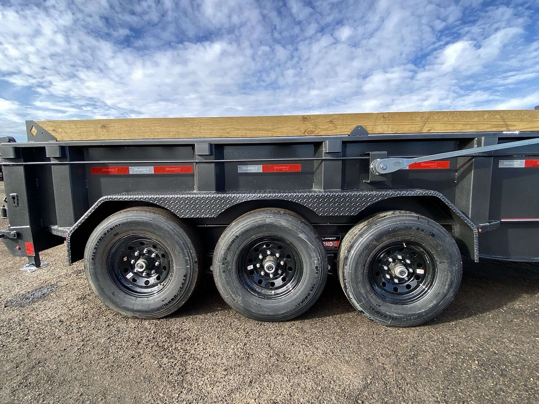 2026 Diamond C 16' Gooseneck Dump Trailer