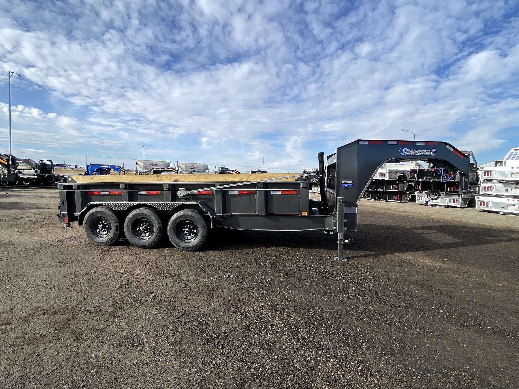 2026 Diamond C 16' Gooseneck Dump Trailer