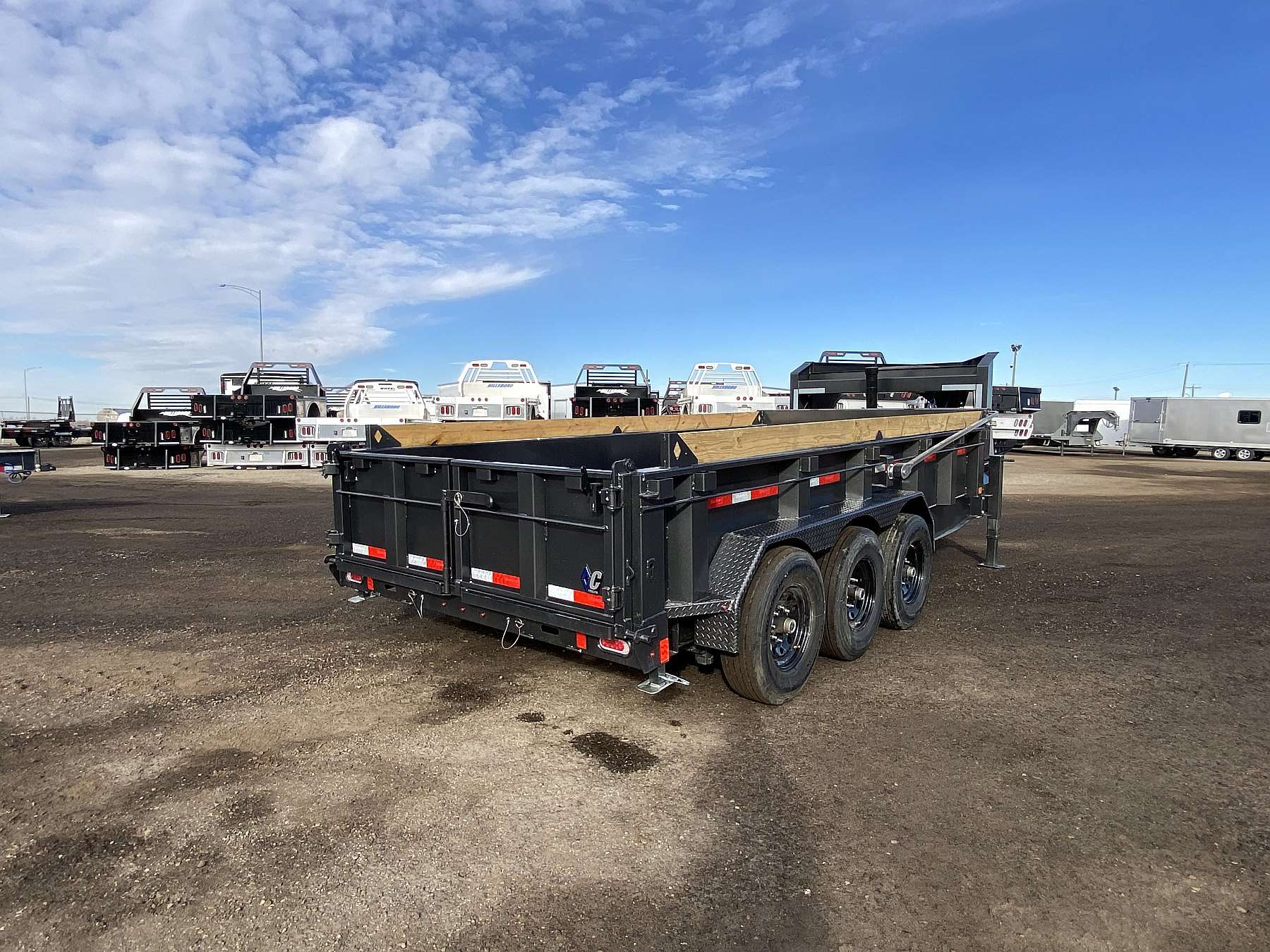 2026 Diamond C 16' Gooseneck Dump Trailer