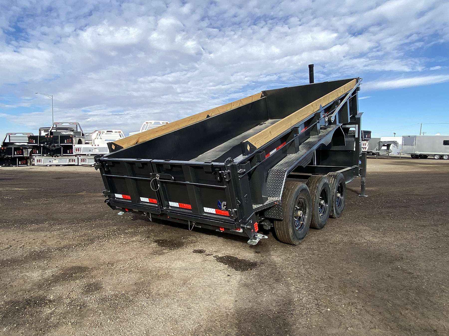 2026 Diamond C 16' Gooseneck Dump Trailer