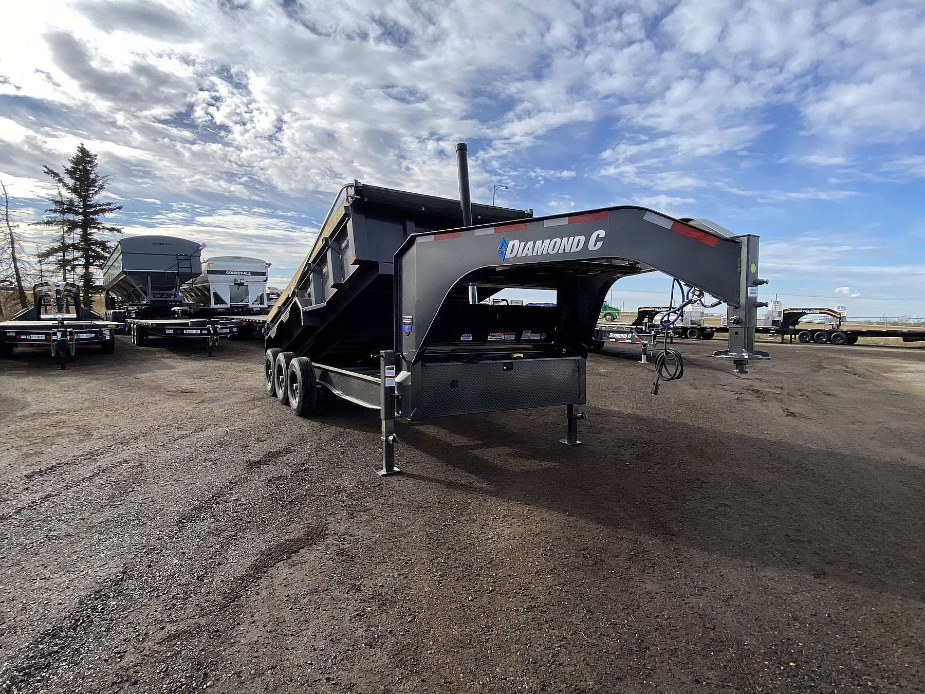 2026 Diamond C 16' Gooseneck Dump Trailer