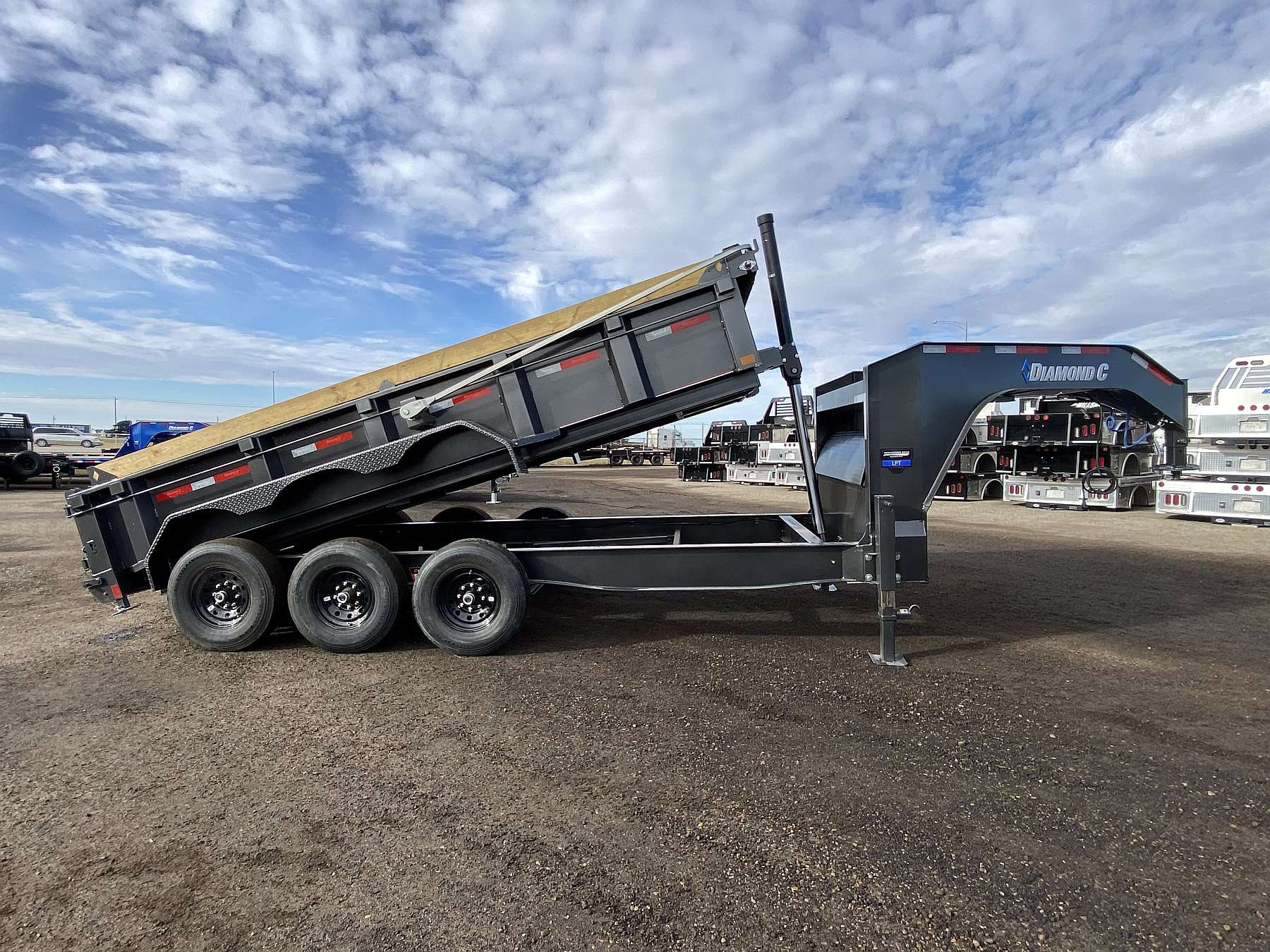 2026 Diamond C 16' Gooseneck Dump Trailer