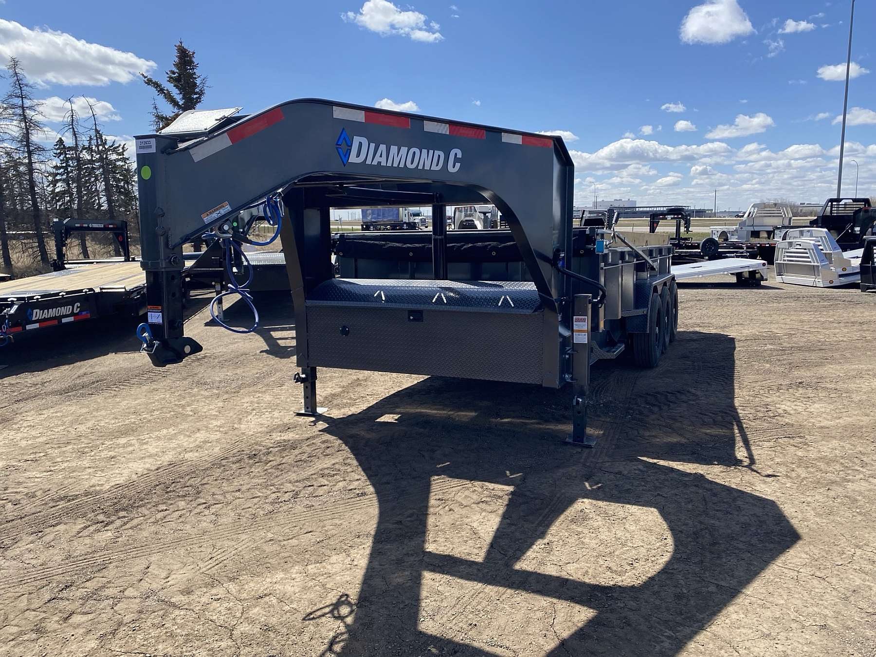 2026 Diamond C 16' Tri-axle Gooseneck Dump Trailer