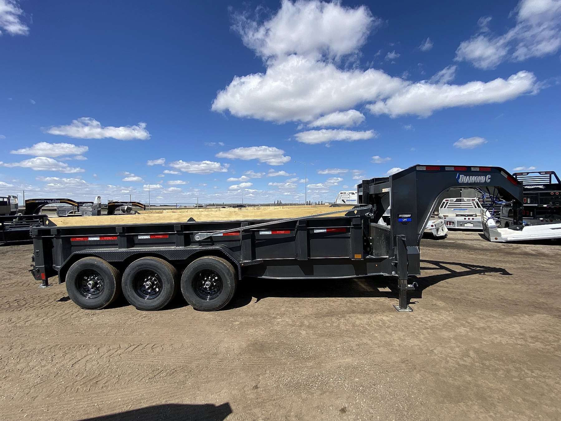 2026 Diamond C 16' Tri-axle Gooseneck Dump Trailer