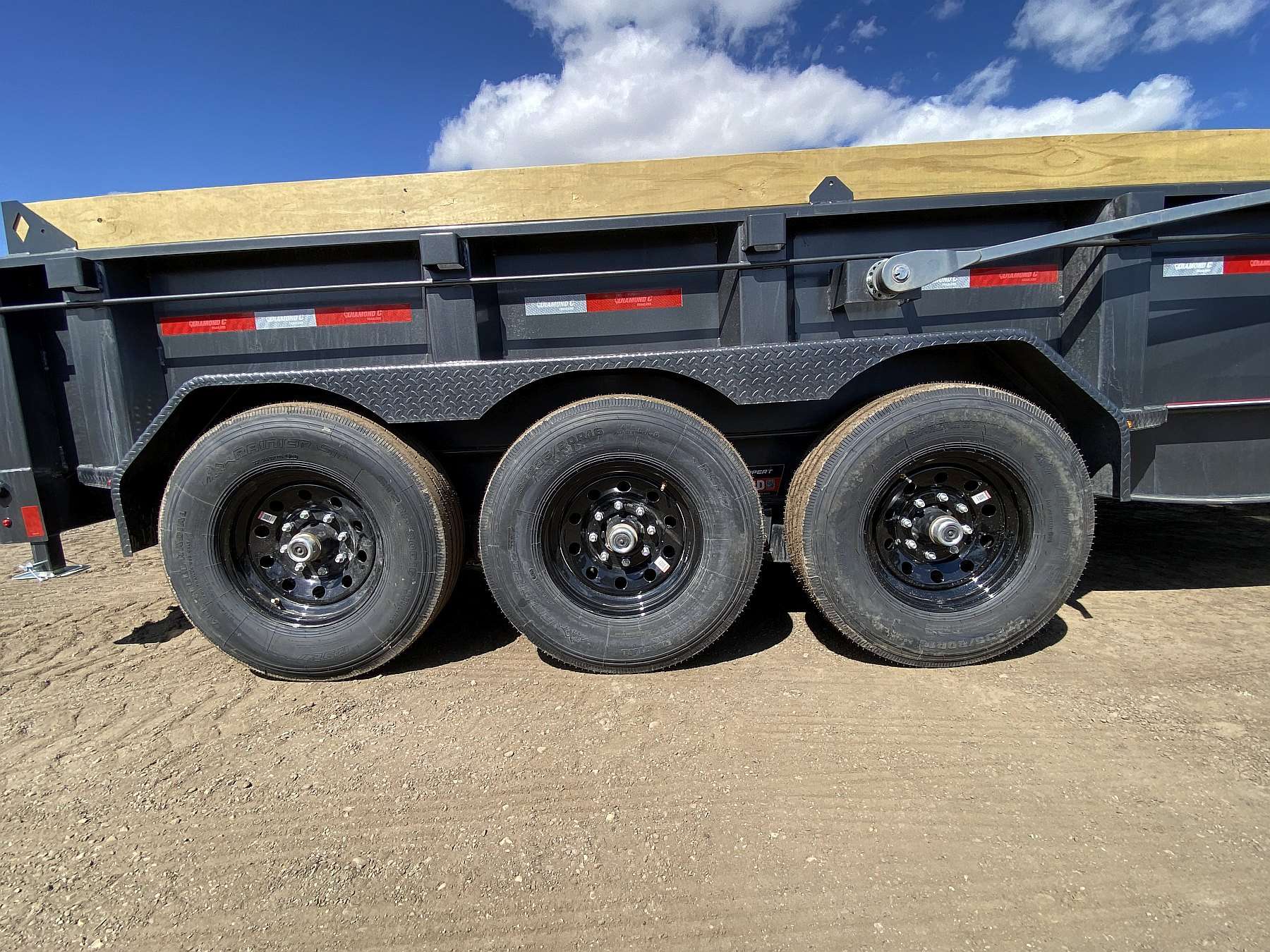 2026 Diamond C 16' Tri-axle Gooseneck Dump Trailer