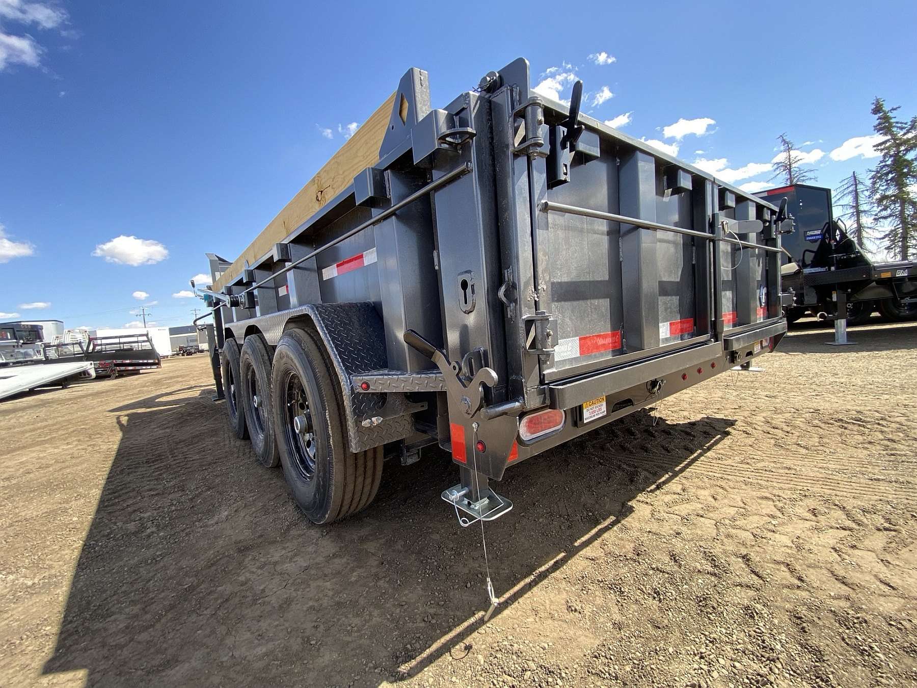 2026 Diamond C 16' Tri-axle Gooseneck Dump Trailer