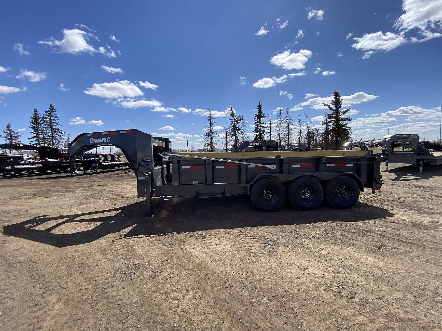 2026 Diamond C 16' Tri-axle Gooseneck Dump Trailer