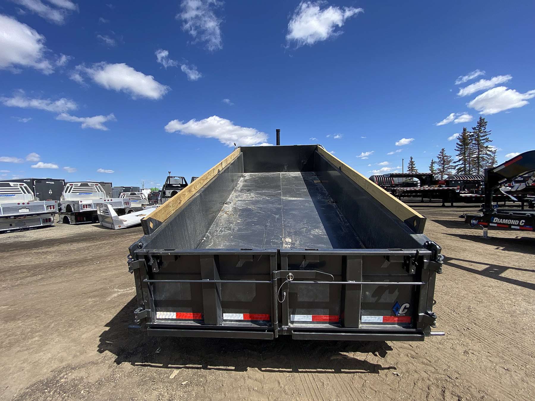 2026 Diamond C 16' Tri-axle Gooseneck Dump Trailer