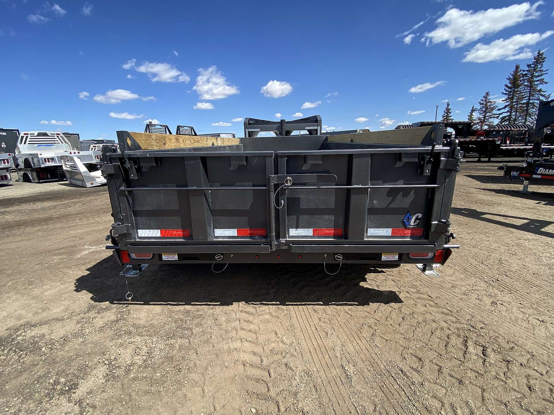 2026 Diamond C 16' Tri-axle Gooseneck Dump Trailer