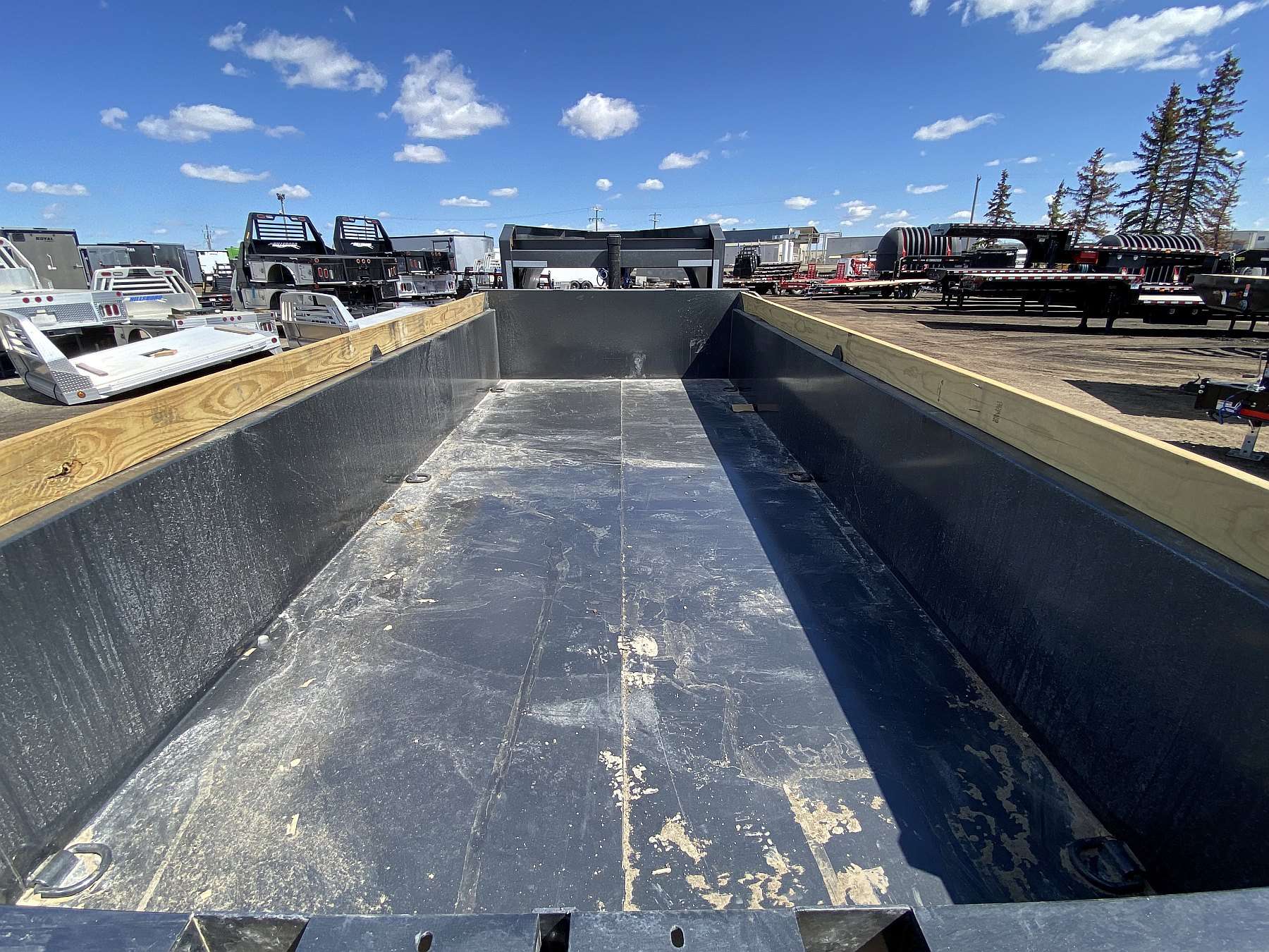 2026 Diamond C 16' Tri-axle Gooseneck Dump Trailer