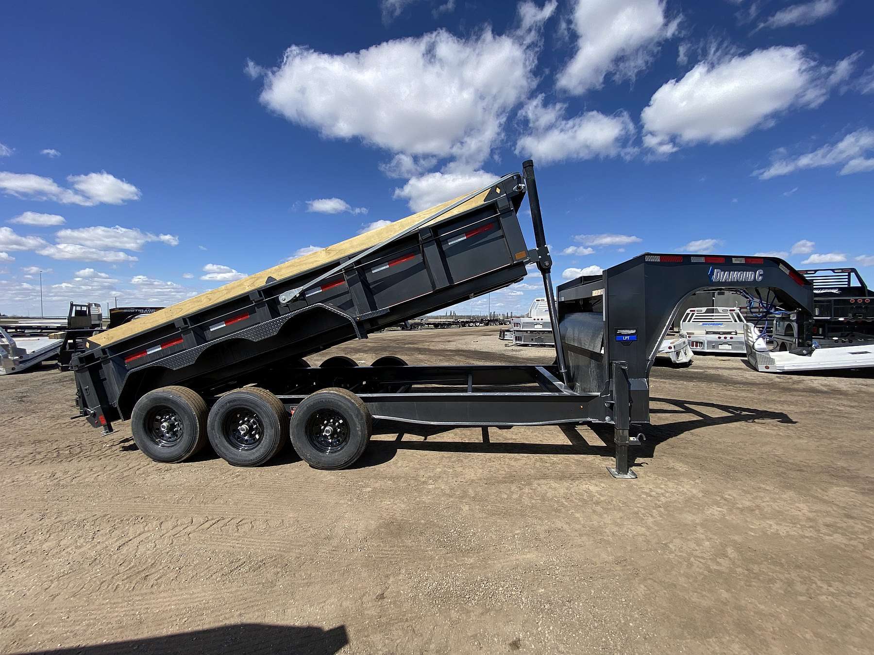 2026 Diamond C 16' Tri-axle Gooseneck Dump Trailer