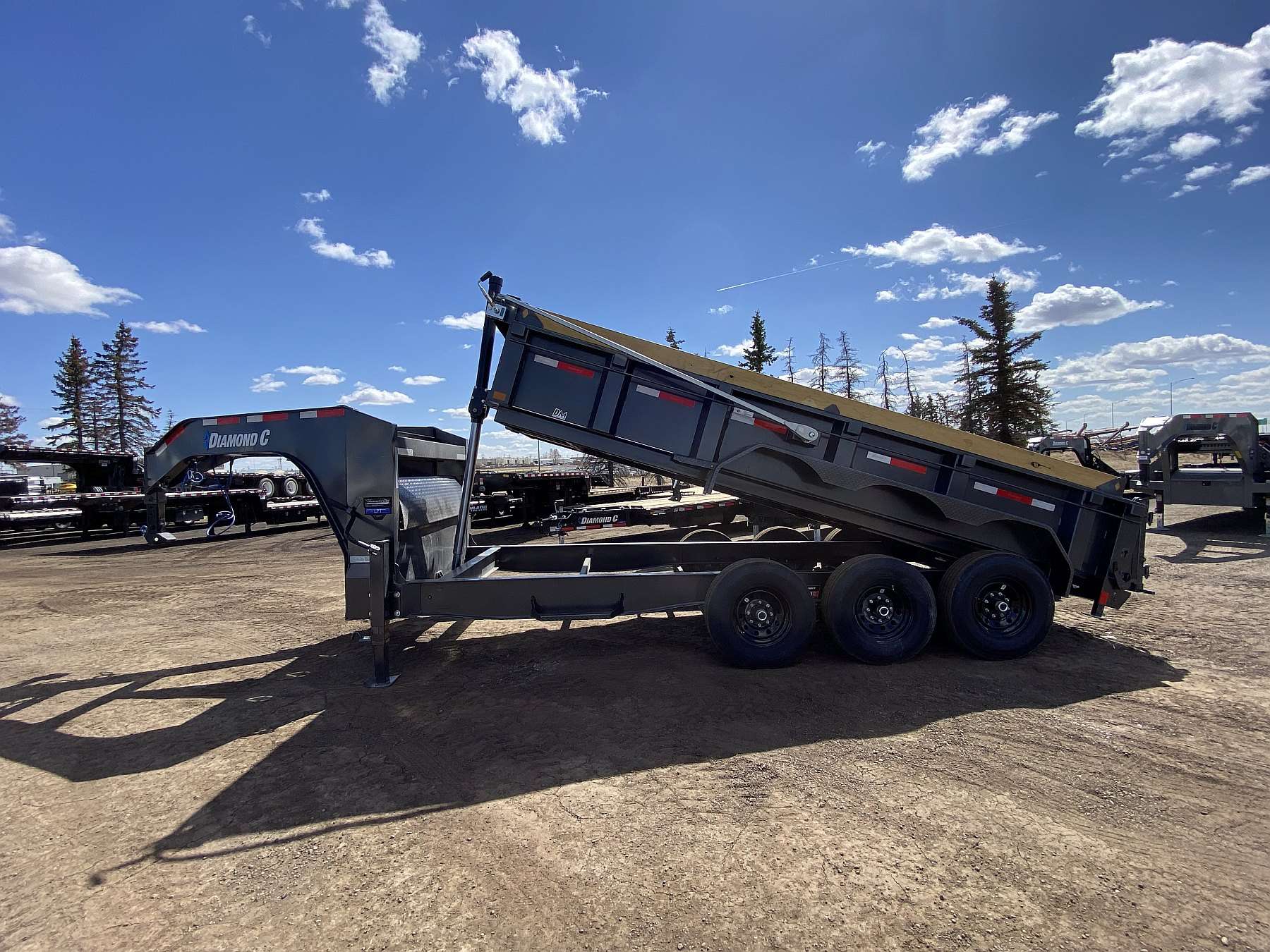2026 Diamond C 16' Tri-axle Gooseneck Dump Trailer